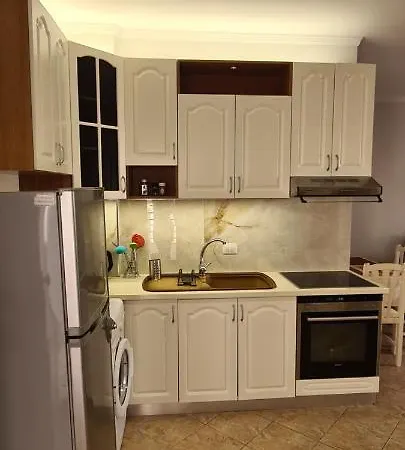 Eja's Appartement Golem (Tirana)