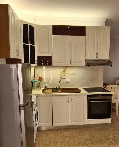 Eja's Lägenhet Golem (Tirana)